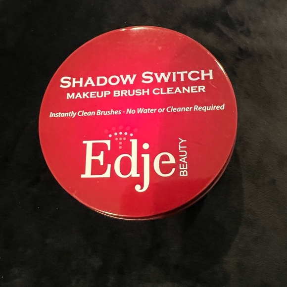 Shadow Switch Makeup Brush Cleaner - Red - Picture 2 of 6